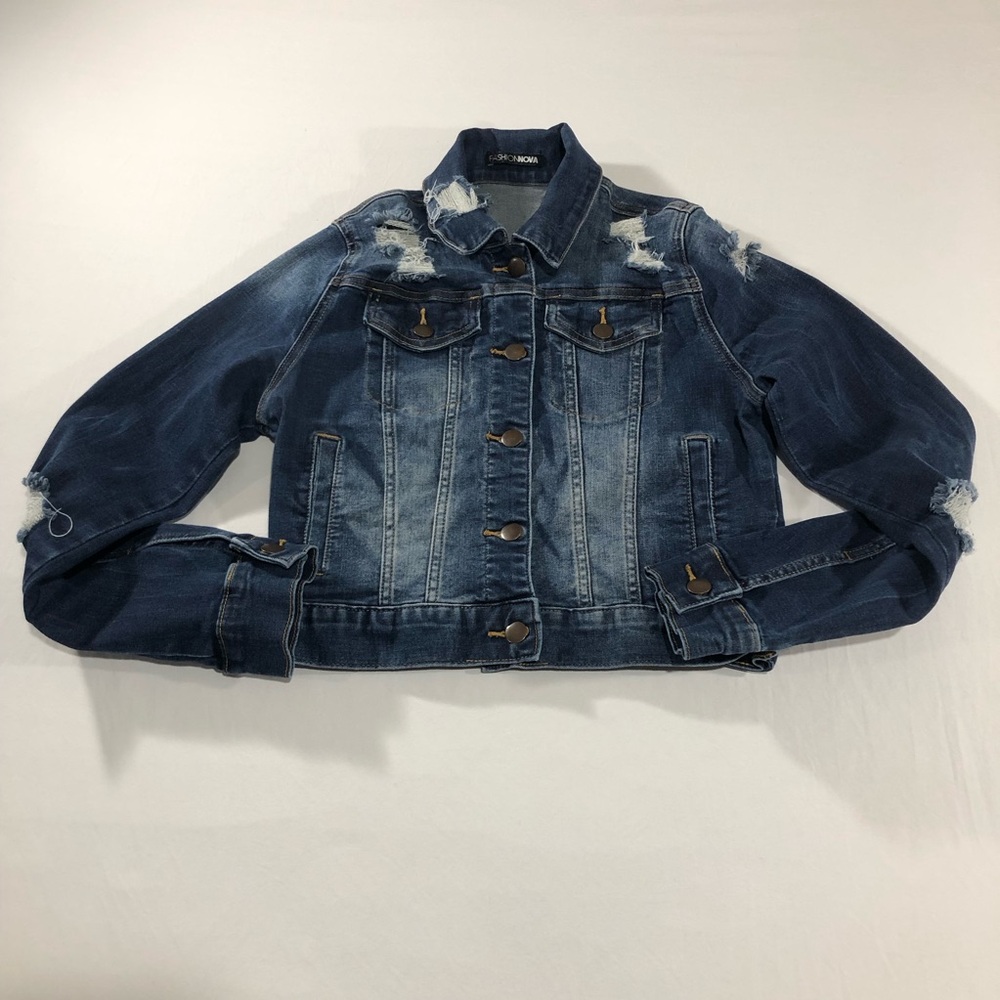 Fashion Nova Women’s Distressed Cropped Blue Medium Wash Denim Jacket Size Small